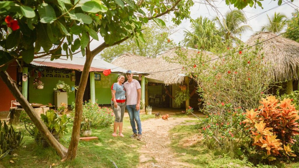 Pareja campesina en su casa.