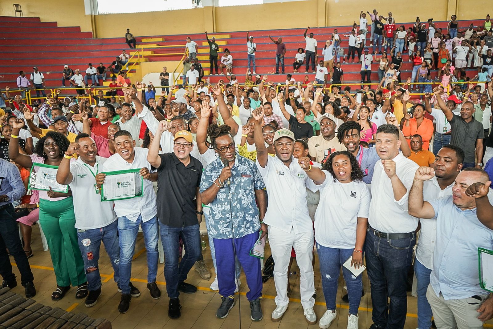 funcionarios-ant-entrega-de-tierras-tumaco