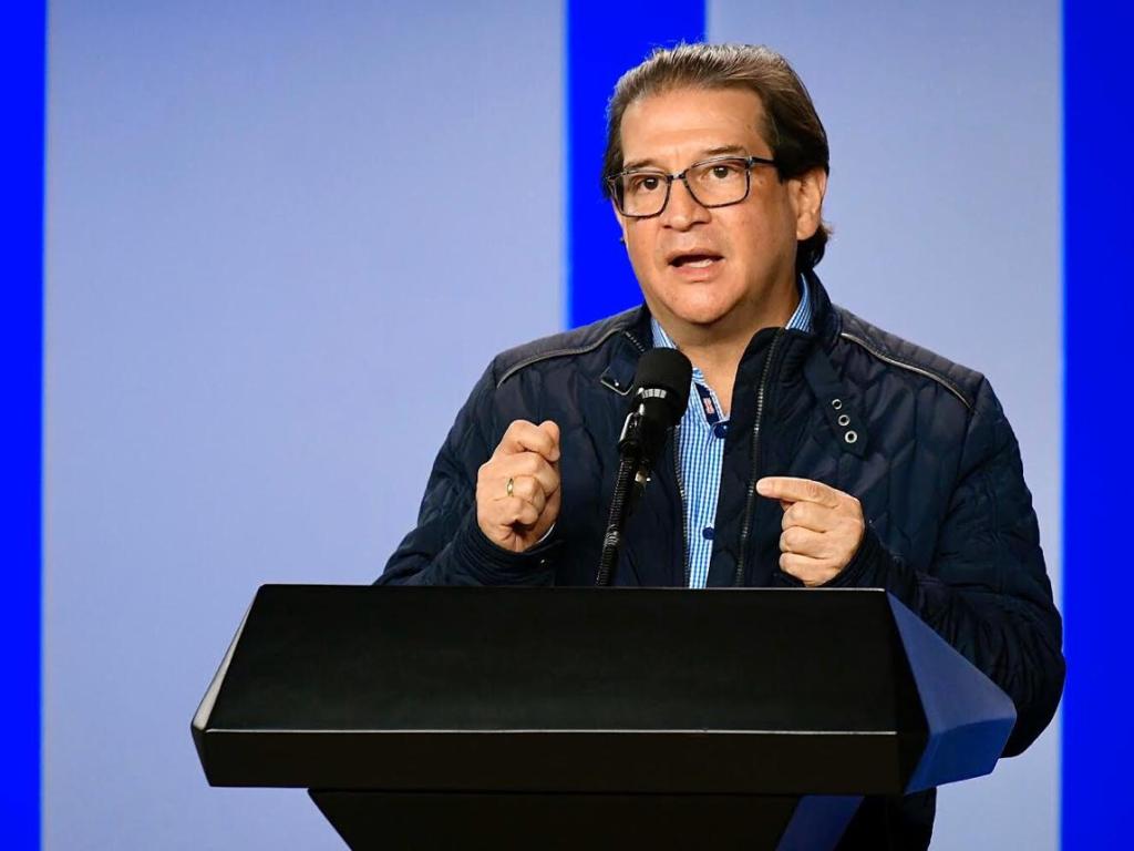El Ministro de Agricultura, Rodolfo Enrique Zea Navarro, anunciando la disposición todos los canales de atención del Ministerio y la línea exclusiva de denuncias vía WhatsApp.