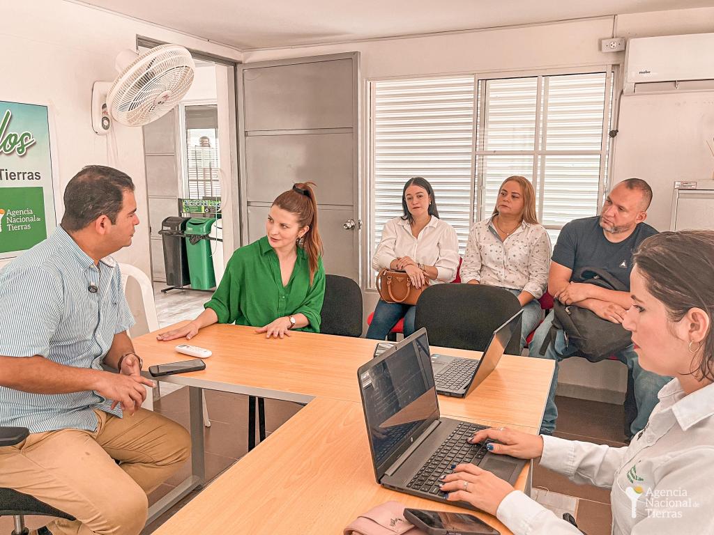Funcionarios en nuevas instalaciones de la ANT en sector rural del Cesar