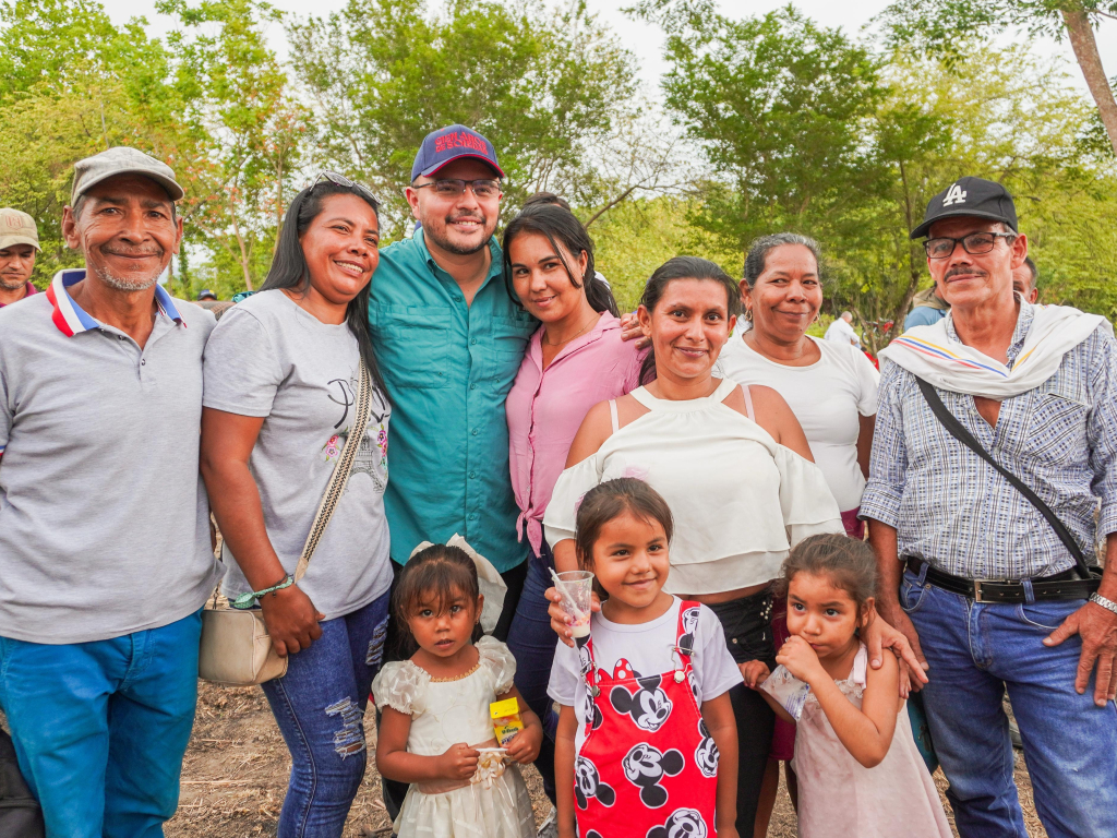 campesinos-y-funcionarios-ministerio-de-agricultura-constitucion-primer-territorio-campesino-agroalimentario-del-cesar