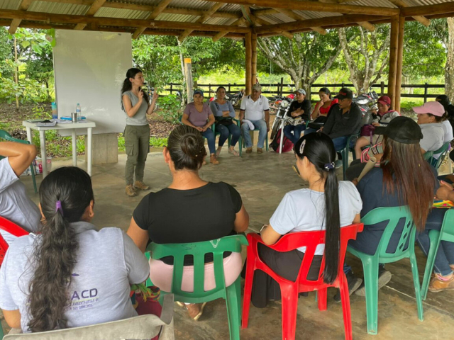 Fotografía de la jornada de fortalecimiento con asociaciones de mujeres rurales.