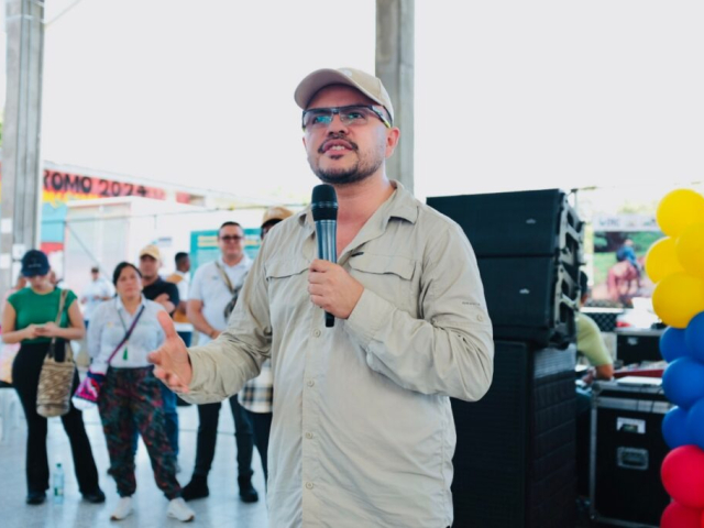 Director ANT en medio de audiencia