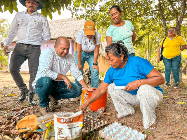 funcionarios-ant-junto-a-comunidades-indigenas-de-guainia