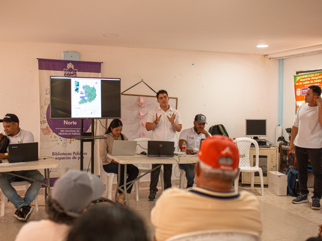 funcionarios-y-campesinos-en-microbarridos-tierras-formalizadas-en-bolivar