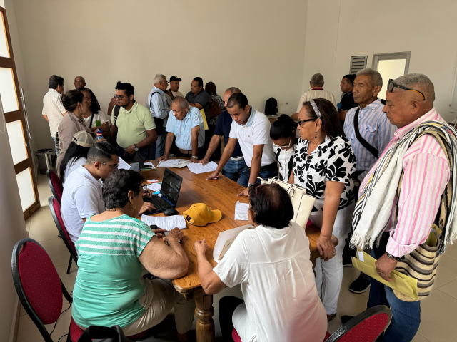 funcionarios-y-campesinos-rueda-de-negocios-ant-guajira