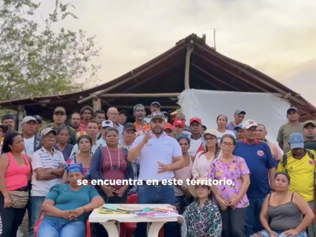 habitantes-piojo-atlantico-y-funcionario-ant-denunciando