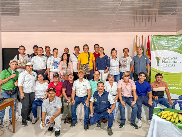 funcionarios-ant-reunidos-con-lideres-campesinos-de-el-playon-santander