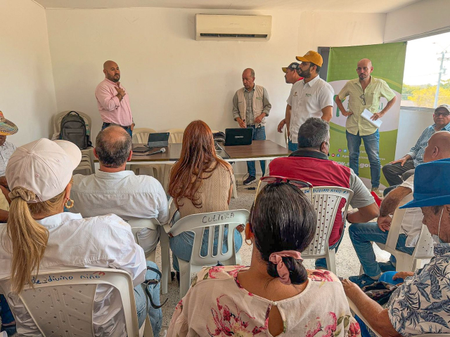 funcionarios-ant-y-campesinos-reunidos-en-rueda-de-negocios