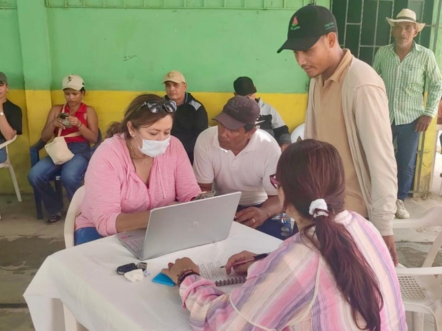 Mujeres campesinas víctimas del conflicto acceden a la tierra en Sucre