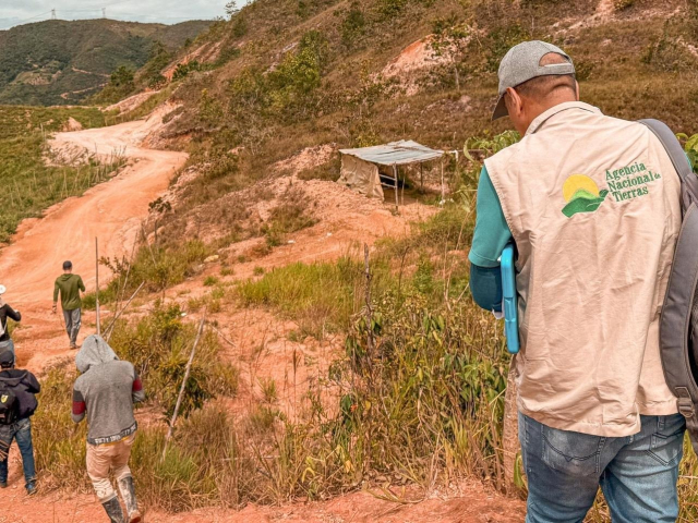  ant-pone-la-tierra-en-orden-para-que-el-campo-tenga-mas-propietarios-en-norte-de-santander