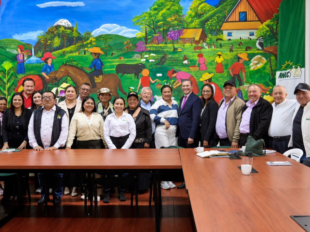 Agencia Nacional de Tierras traza ruta para titular predios  a la Anuc Nacional 