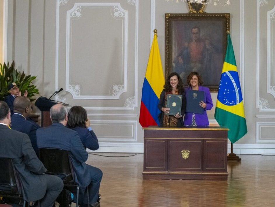 Fernanda Machiavelli, viceministra de desarrollo agrario de Brasil y  la Ministra de Agricultura y Desarrollo Rural, Jhenifer Mojica de Colombia