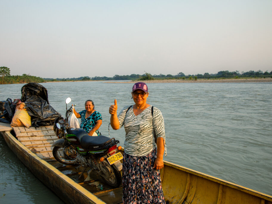 Mujeres que recibieron títulos.