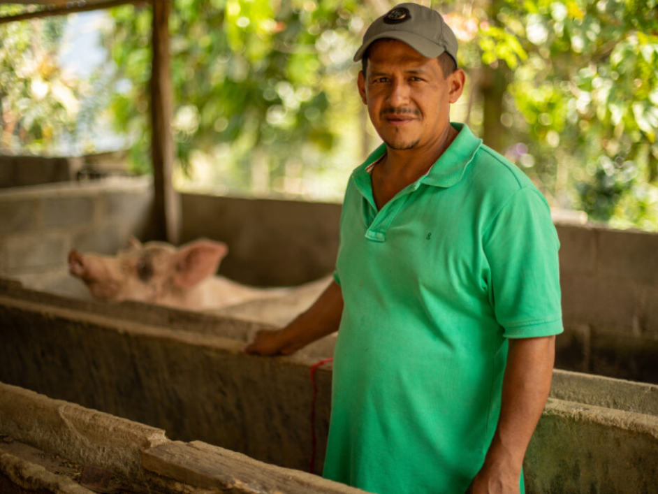 Señor victima del conflicto, que fue beneficiado con esta entrega.