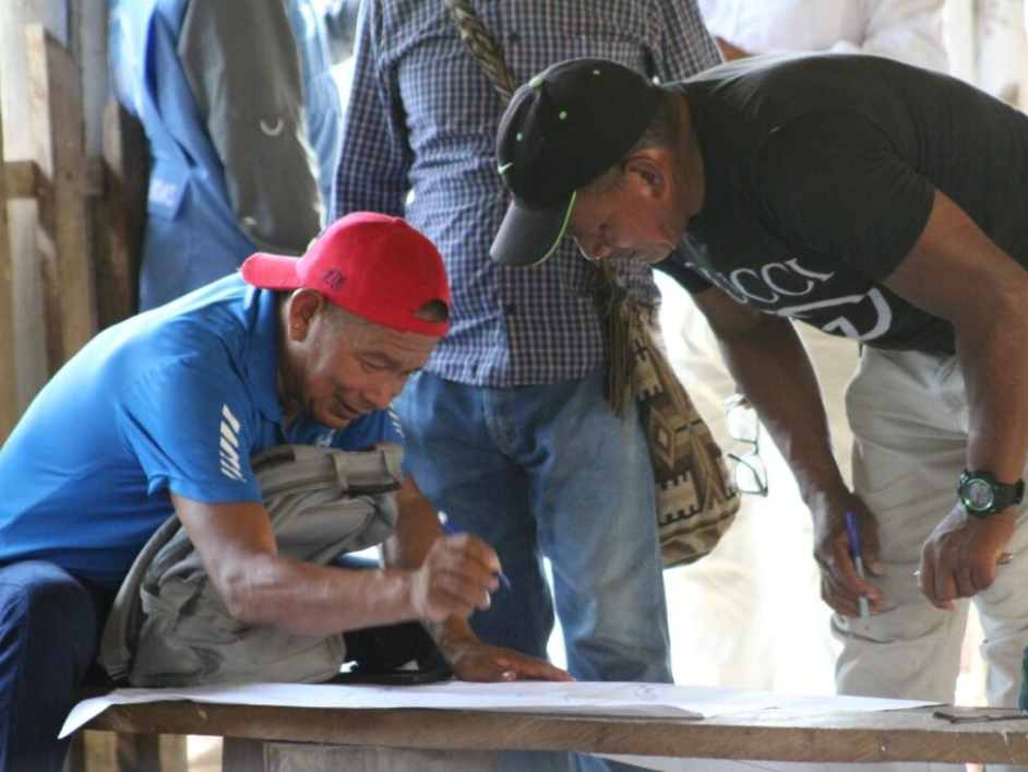 Reunión de Cinco resguardos indígenas de Guainía