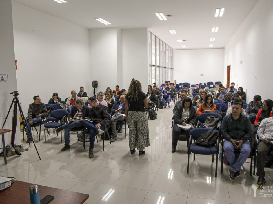 Reunión en la sede de Bogotá de ANT con los colaboradores de nuestras Unidades de Gestión Territorial