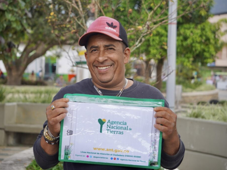 Señor campesino de Amalfi recibiendo títulos