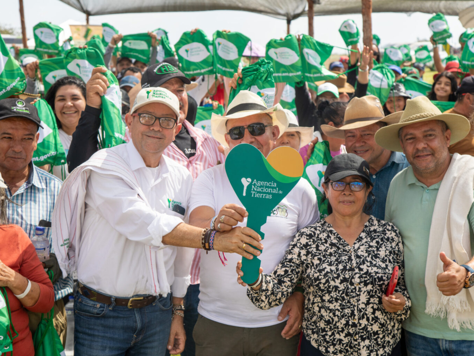 Gonzalo Agudelo Hernán, coordinador Regional de la ANT para el departamento del Meta, en la entrega de Los Cachorros.