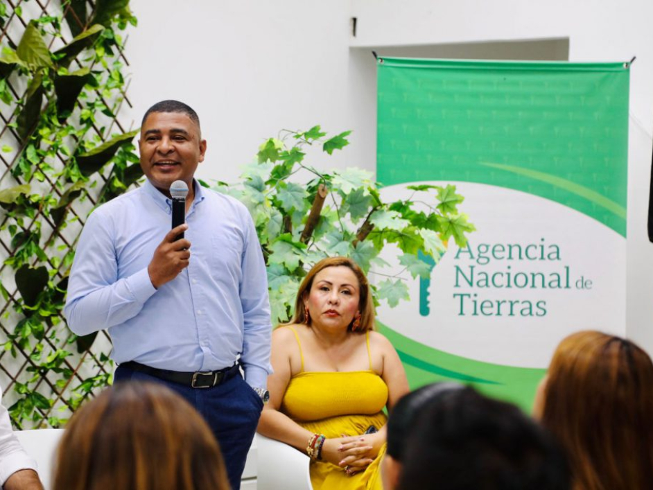 Señor dando unas palabras en la sesión de inauguración de la Unidad de Gestión Territorial – UGT – Arauca.