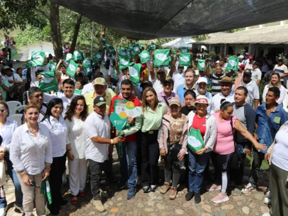 Campesinos firmantes de paz en Santander y Cundinamarca