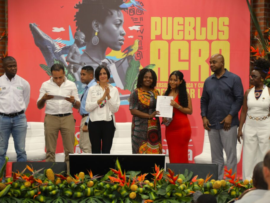 Entrega títulos comunidades negras
