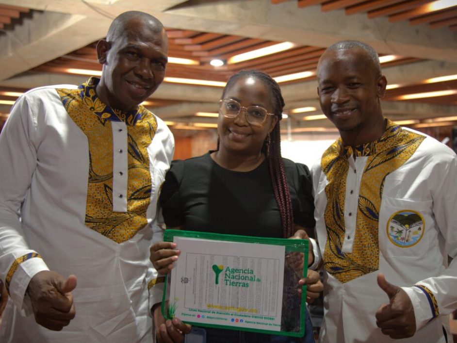 Entrega títulos comunidades negras