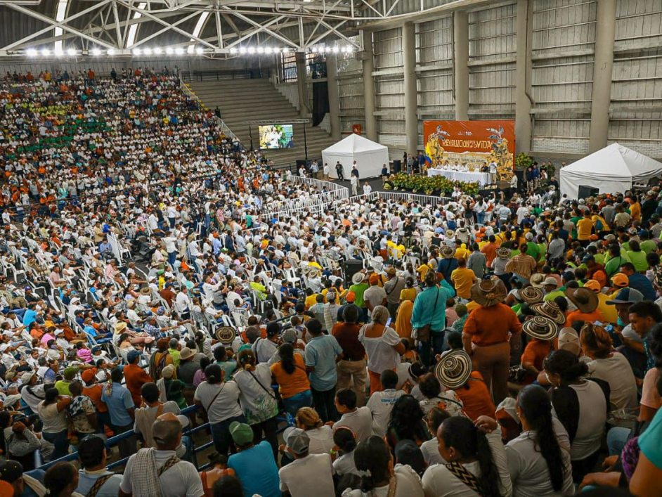 Foto aérea de todos los asistentes al evento.