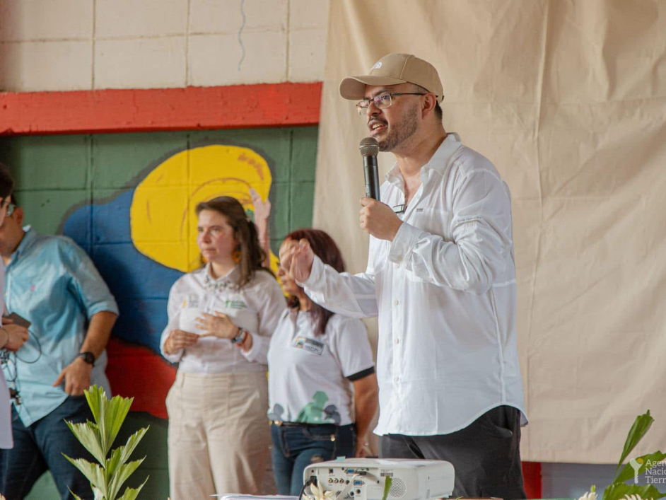 Director ant en constitución de reserva campesina del alto Sinú