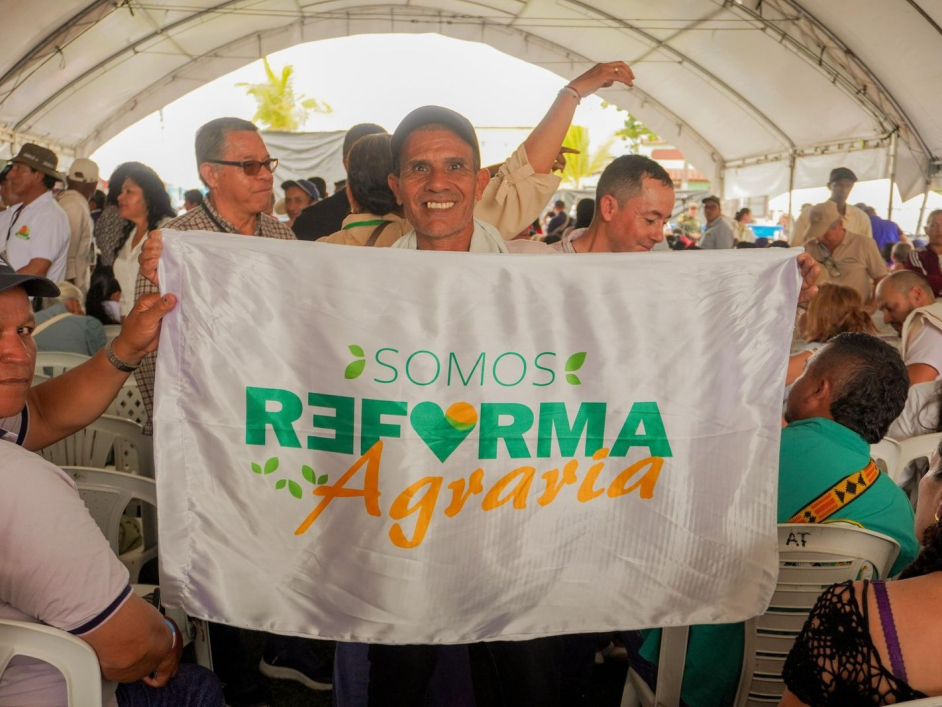 firma-del-pacto-por-la-tierra-y-la-vida-afianza