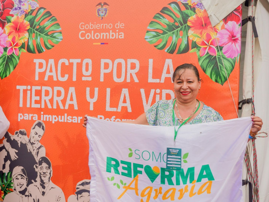 firma-del-pacto-por-la-tierra-y-la-vida-afianza