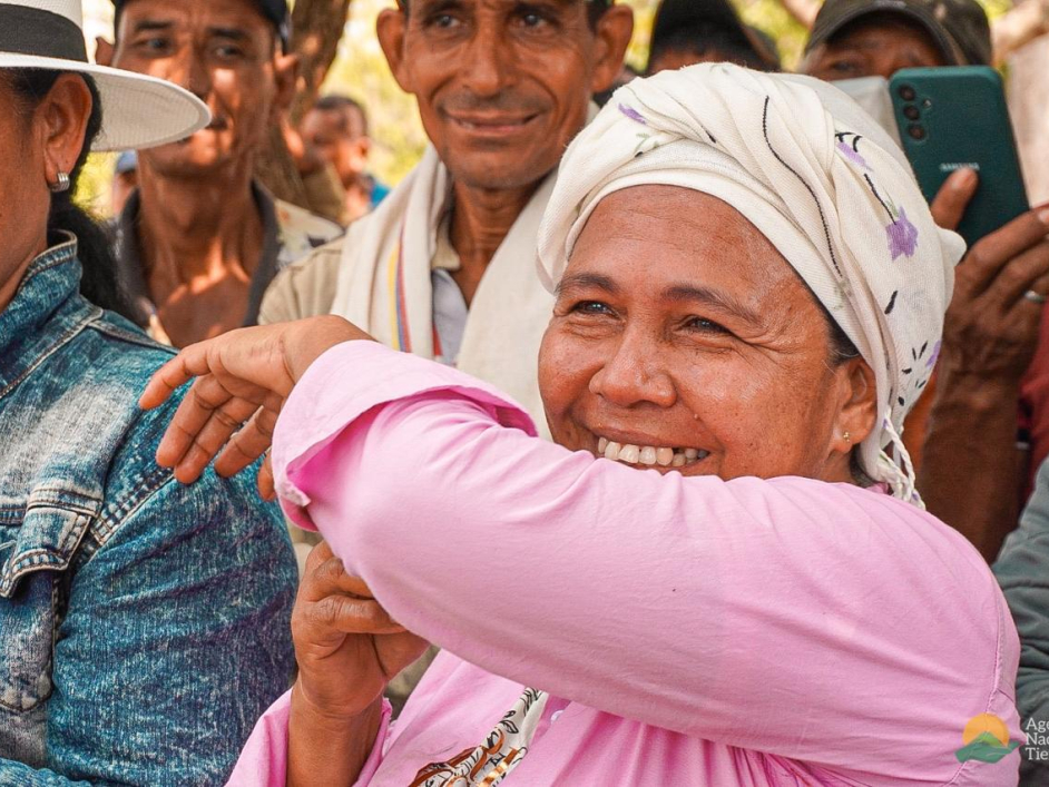 asociaciones-de-campesinos-entrega-tierras-astrea-cesar