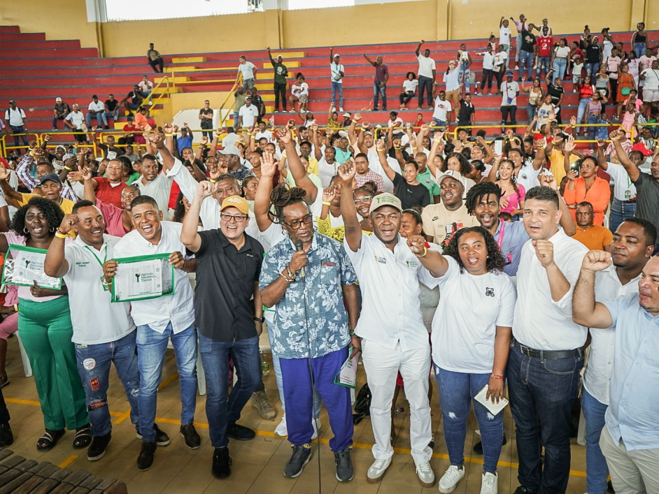 funcionarios-ant-entrega-de-tierras-tumaco