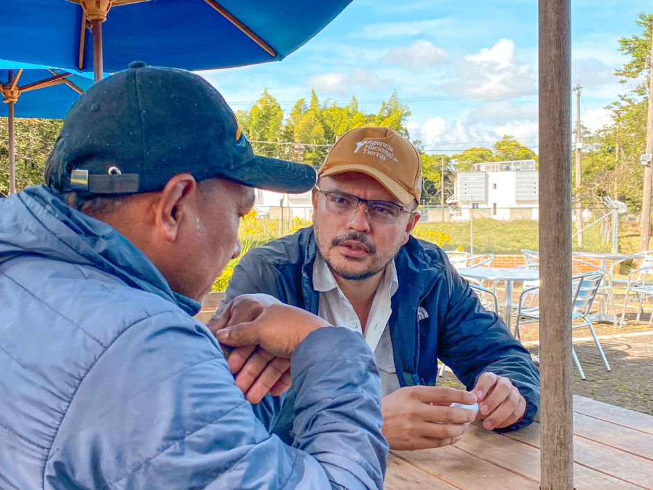 director-ant-atendiendo-reuniones