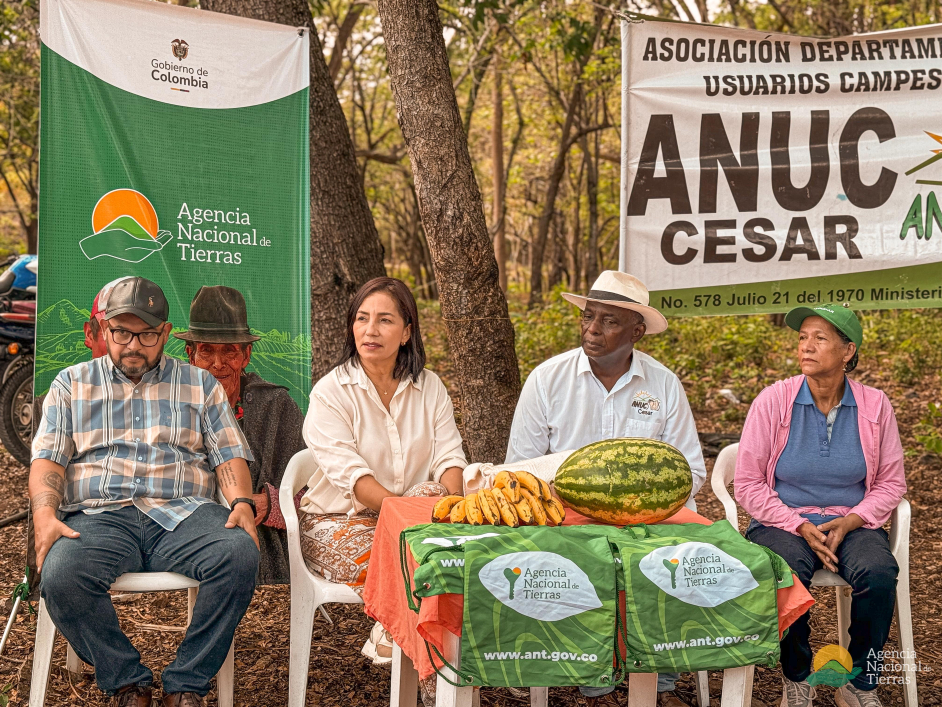 organizaciones-campesinas-en-entrega-predio-san-pedro
