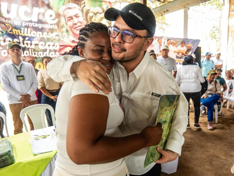 En San Onofre, Sucre, familias campesinas de la ANUC reciben sus títulos de propiedad y transforman una historia de violencia en oportunidades de vida