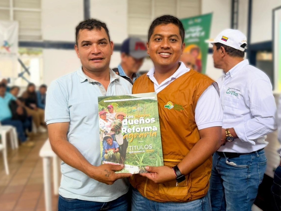 Después de 17 años de espera, 142 familias campesinas se convierten en propietarias legales  de sus tierras en el sur del Tolima